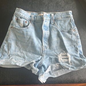 Size 26 - Levi rib cage premium denim short in Bernal Frost